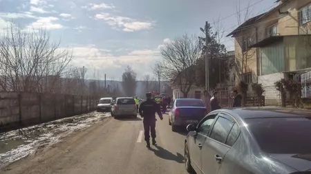 Şofer ÎMPUŞCAT ÎN CAP de către un poliţist după ce a fost oprit în trafic şi a încercat să fugă. Bărbatul a MURIT