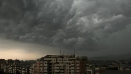 O nouă atenţionare meteo COD GALBEN de ploi abundente şi vijelii