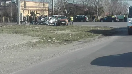 Accident grav în Prahova, pe DN 72. Trei persoane, între care doi copii, sunt rănite