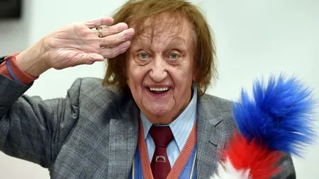 Actorul de comedie şi cântăreţul Ken Dodd a murit la vârsta de 90 de ani
