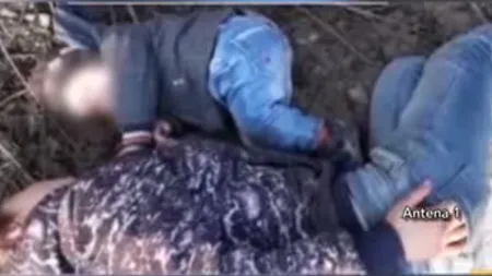 Mamă beată, căzută cu copilul în şanţ VIDEO