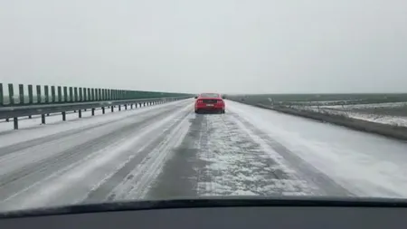 Drumuri închise sau restricţionate. Situaţia trenurilor anulate şi întârziate