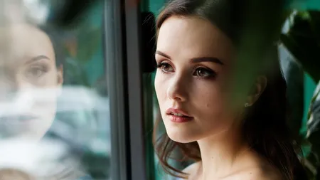 Ce a păţit Veronica, o tânără singură, mamă a 3 copii, după ce a auzit o voce ciudată la radio. Viaţa i s-a schimbat radical