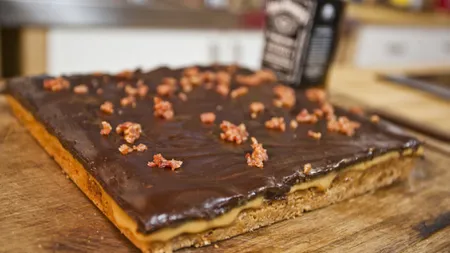 Prajitura Milionarilor, cu caramel si ciocolata. Nu ai mancat nimic mai bun