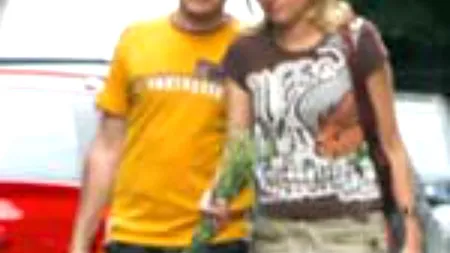 Profesoara Corina Vasile, pentru care s-a sinucis elevul care îi era iubit, a uitat de România. Are o viaţă lipsită de griji, în Anglia