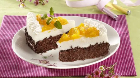 DESERTUL ZILEI: Tort cu blat de ciocolată