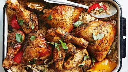 Pulpe de pui cu orez şi legume
