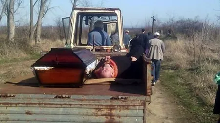 Un preot s-a îmbătat atât de tare, încât a adormit şi a fost cărat lângă sicriu la cimitir, pentru slujba de înmormântare