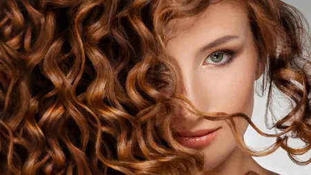 Cum să te vopseşti în mod natural acasă. Uită de vopseaua nocivă care îţi distruge părul