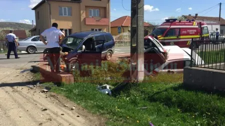 Accident cu şapte răniţi, între care patru copii, provocat de o şoferiţă neatentă
