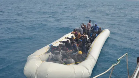 O nouă tragedie în Mediterana. Cel puţin 11 migranţi au pierit, dar peste 250 au fost salvaţi de Marină