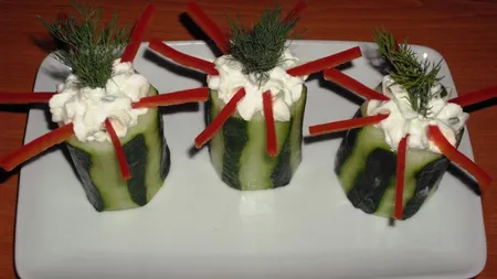 Butoiaşe din castraveţi cu brânzeturi