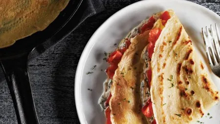 REŢETE DESERT: Clătite cu cremă de vanilie