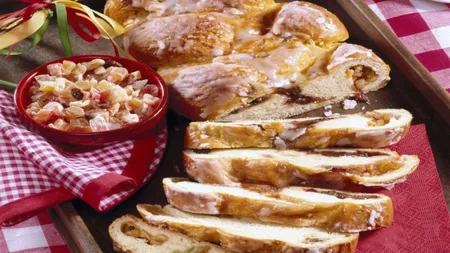Cozonaci cu fructe uscate. Reţetă specială de Paşte 2018