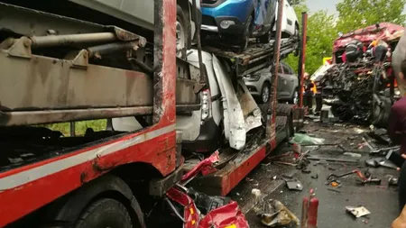 Accident grav cu două TIR-uri şi un autoturism. O persoană a rămas încarcerată