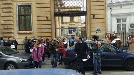 Protest în faţa Ministerului Educaţiei pe tema repartizării locurilor bugetate în facultăţi în anul universitar 2018 - 2019