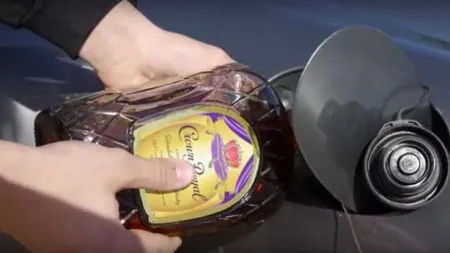 Ce se întâmplă dacă umpli rezervorul unei maşini cu whisky. Experimentul a devenit viral VIDEO