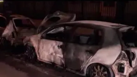 Primele imagini cu piromanul din Capitală. Poliţiştii îl caută pe cel care a incendiat opt maşini în Sectorul 1