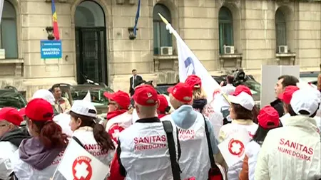 10.000 de angajaţi din sistemul sanitar, în stradă. Miting de amploare în Piaţa Victoriei, o femeie a leşinat. Rezultatul negocierilor