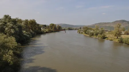 Apele Române: Unda de poluare cu ulei de pe Mureş a fost neutralizată, iar pe luciul apei nu se mai văd pete