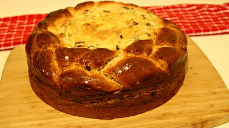 Reţete de Paşti: Pască tradiţională cu brânză de vaci