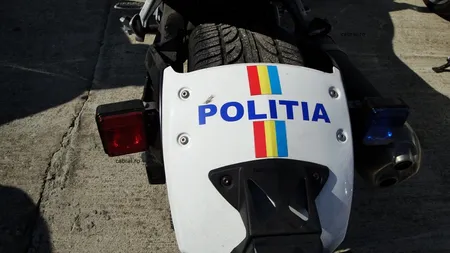 Un poliţist pe motocicletă, accidentat de un şofer neatent