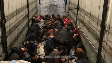 Aproape 80 de refugiaţi s-au înghesuit într-un camion pentru a ieşi ilegal din ţară