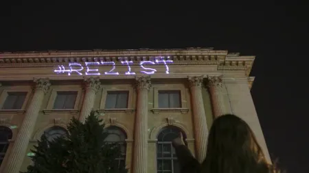 Protest cu proiecţie de lumini pe faţada Muzeului de Artă din Capitală, anunţat pentru duminică seară