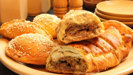 Reţete de Paşti: Plăcintă cu carne de miel, brânză şi urzici