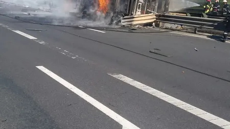 O cisternă cu vin s-a răsturnat în apropiere de Sibiu şi a luat foc. Traficul a fost deviat prin oraş