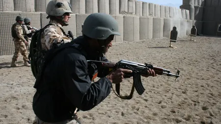 Cel puţin 11 copii adunaţi în jurul unui convoi NATO român, ucişi la Kandahar de un kamikaze