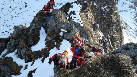 Două elicoptere trimise să recupereze 10 turişti polonezi rătăciţi în Masivul Făgăraş FOTO