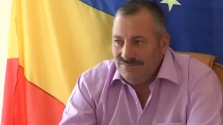 Primarul acuzat că ar fi instigat o persoană să incendieze două ferme a fost arestat preventiv
