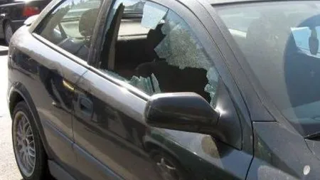 Percheziţii în cazul unor furturi din autoturisme în zona oraşului Pantelimon. Patru suspecţi, duşi la audieri