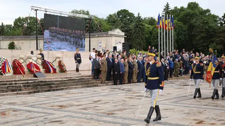 Ceremonial de rostire a numelor eroilor căzuţi la datorie, la Mormântul Ostaşului Necunoscut din Parcul Carol