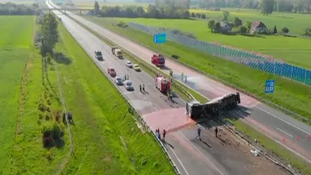 Accident pe autostradă. Un TIR plin cu ciocolată s-a răsturnat pe mijlocul şoselei VIDEO