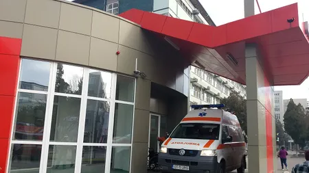 Tânăr de 18 ani, bătut şi înjunghiat în faţa unei discoteci