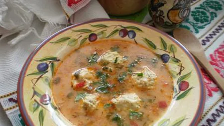 Borş de legume cu perişoare de pui