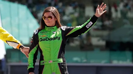 Danica Patrick şi-a încheiat cariera cu un accident. Cea mai valoroasă femeie pilot din istorie şi-a anunţat retragerea VIDEO