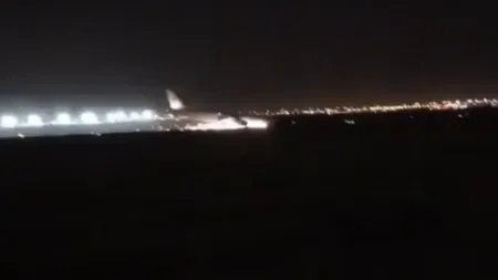 Un avion a aterizat de urgenţă în urma defecţiuni la trenul de aterizare VIDEO