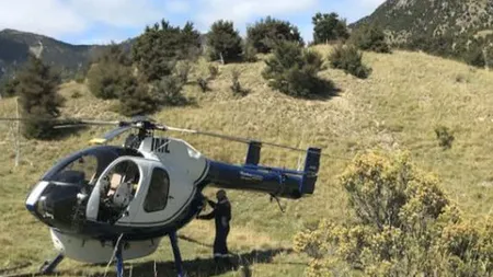 Scene incredibile în judeţul Argeş. Au venit cu elicopterul la biserică VIDEO