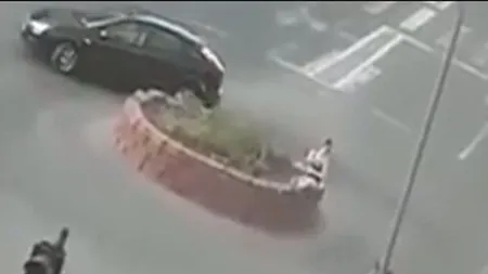 Imagini incredibile în Alba. N-a ajuns la mare, dar a găsit un loc mai puţin obişnuit să se bronzeze VIDEO