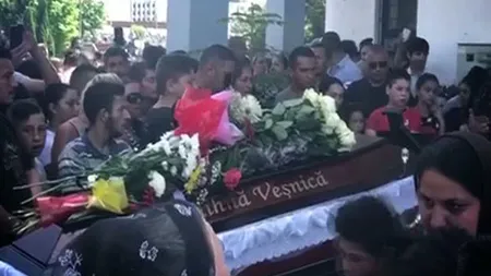 Fetiţa violată şi ucisă a fost înmormântată. Criminalul este încă liber