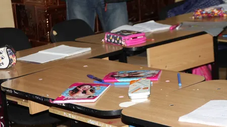 Bătută de învăţător în faţa colegilor, până a făcut pe ea. Caz şocant la o şcoală din Bistriţa VIDEO
