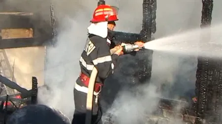 Incendiu într-un complex comercial din Vaslui. 30 de persoane au fost evacuate