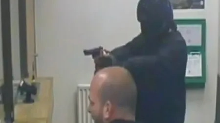 Autorii jafului de la banca din Baia Mare sunt căutaţi în continuare. Ce au descoperit poliţiştii