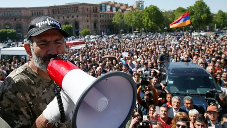 Zeci de mii de manifestanţi la Erevan. Oamenii cer să fie ales prim-ministru opozantul Nikol Pashinyan