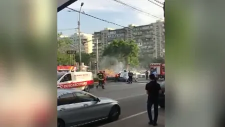 Clipe de panică în Capitală. O maşină a luat foc în mers, în apropiere de Palatul Cotroceni