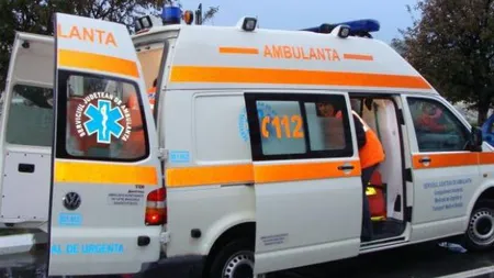 Un bătrân a fost accidentat mortal în timp ce descărca bagaje dintr-o maşină. Alte 3 persoane au ajuns la spital