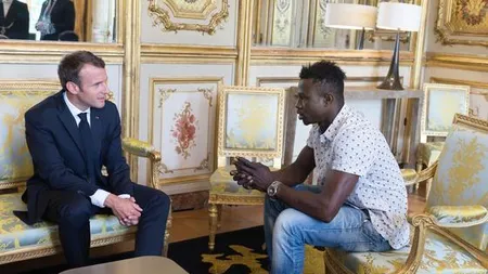 Un imigrant ilegal a escaladat 4 etaje şi a salvat un copil de la moarte. Eroul va primi cetăţenie franceză şi loc de muncă